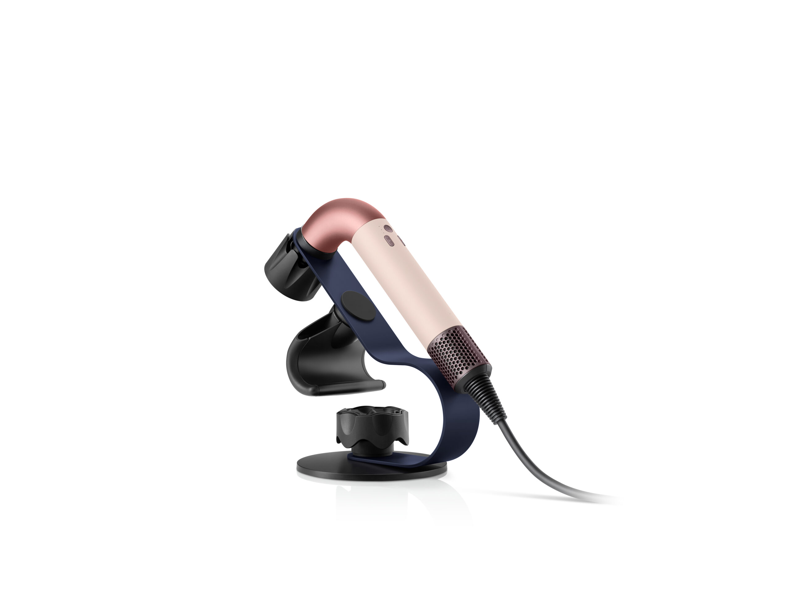 从时尚秀场到居家造型必备!Dyson Supersonic r™ 大马发布:内置新一代加热器、有RFID实时连接配件,售RM2599! 3 Supersonic r OnStand EAST scaled