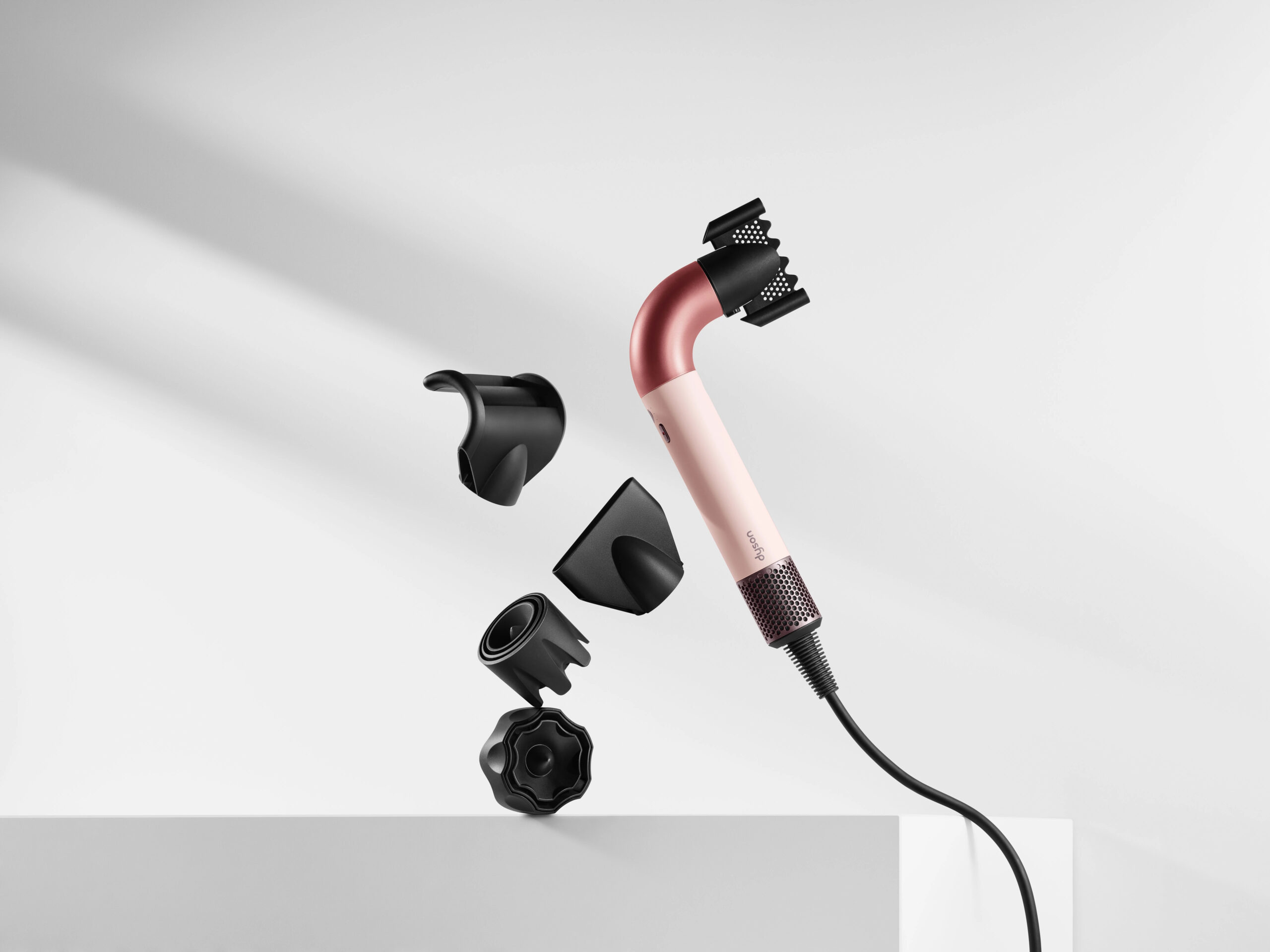从时尚秀场到居家造型必备!Dyson Supersonic r™ 大马发布:内置新一代加热器、有RFID实时连接配件,售RM2599! 10 Supersonic r StillLife East SmoothNozzle scaled