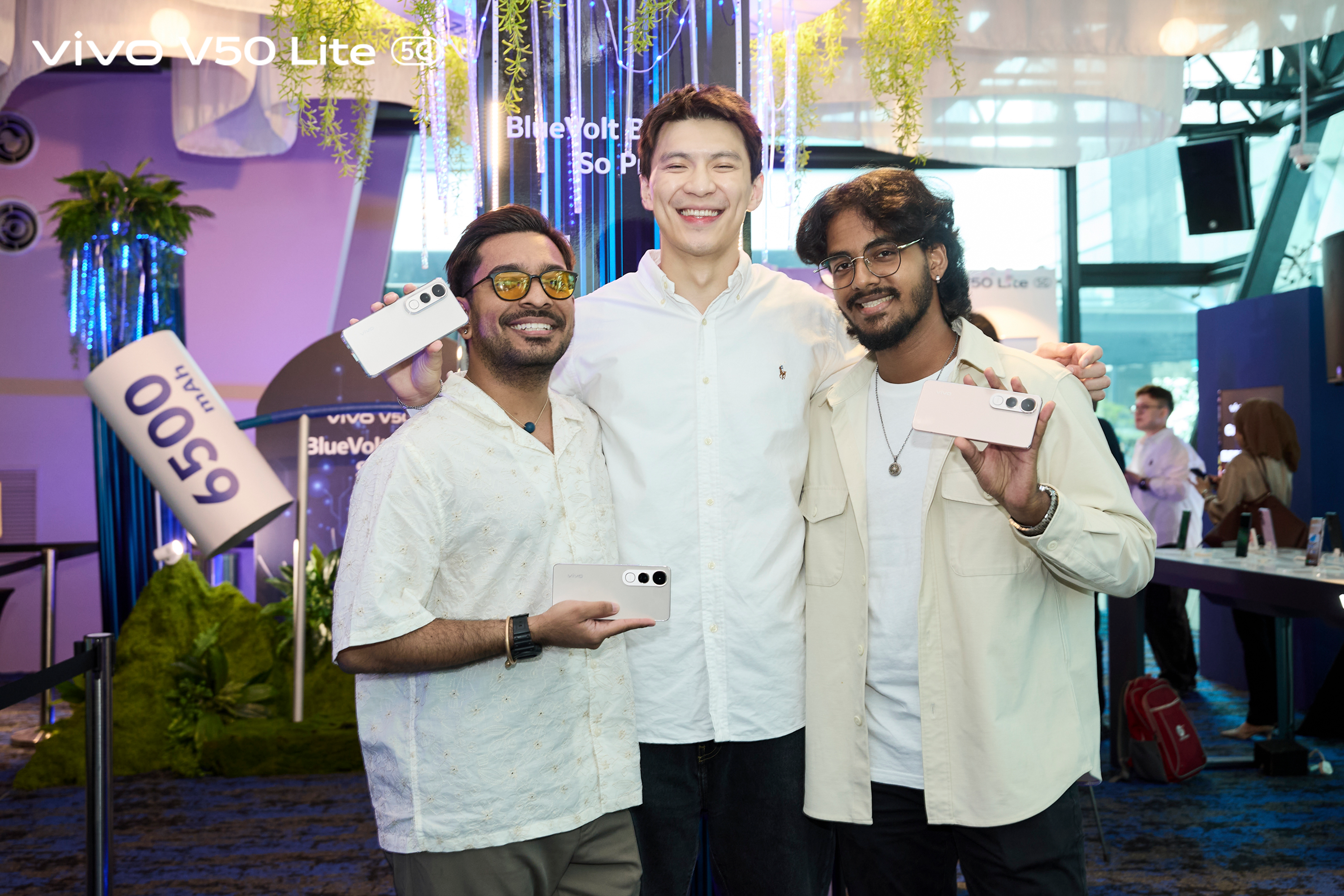 大马售价RM1299起!vivo V50 Lite 5G发布:6500mAh电池+90W闪充、50MP主摄、AI功能等! 23 vivo V50 Lite Friends 1