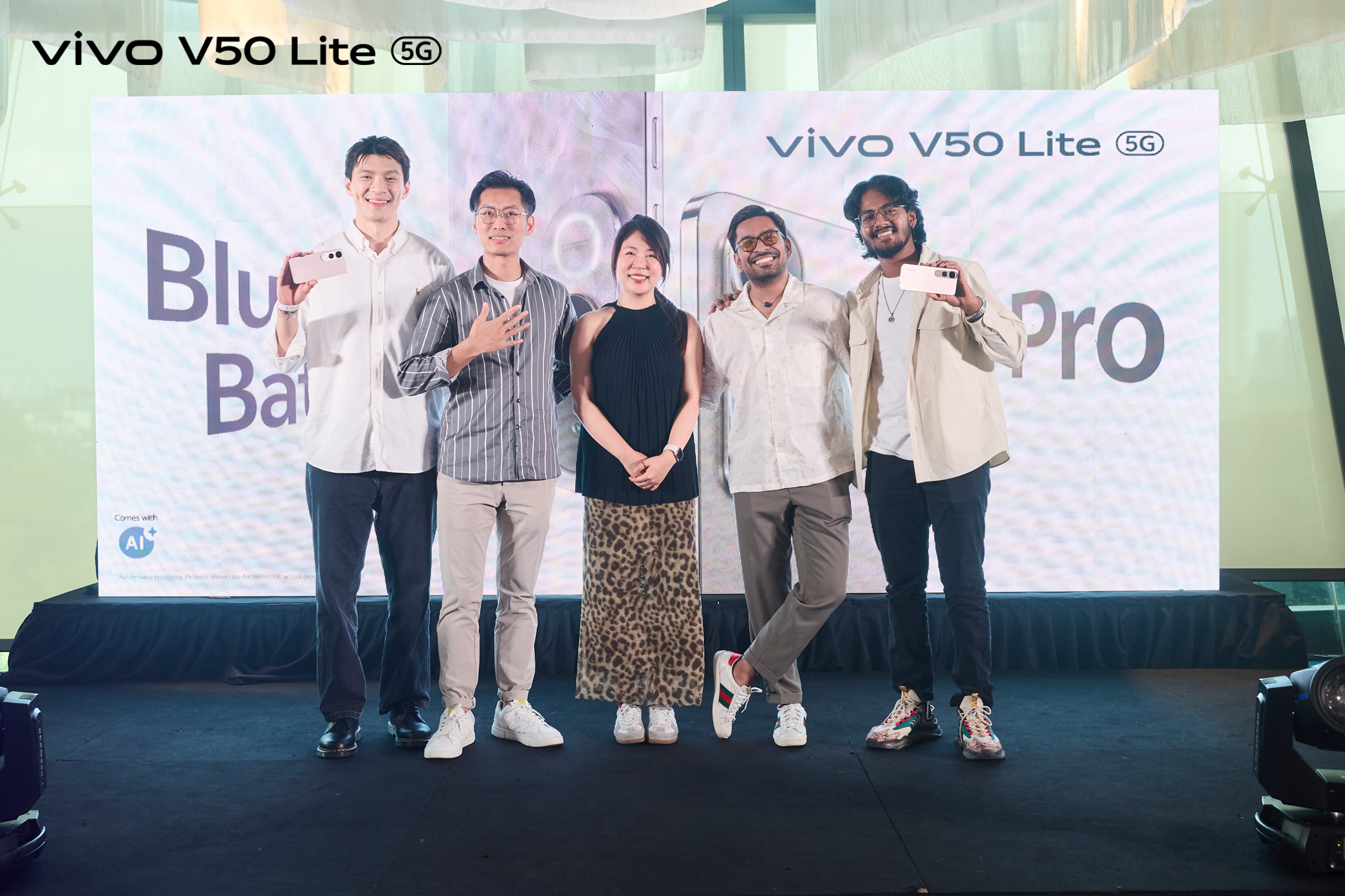 大马售价RM1299起!vivo V50 Lite 5G发布:6500mAh电池+90W闪充、50MP主摄、AI功能等! 22 vivo V50 Lite Launch Group Shot 1