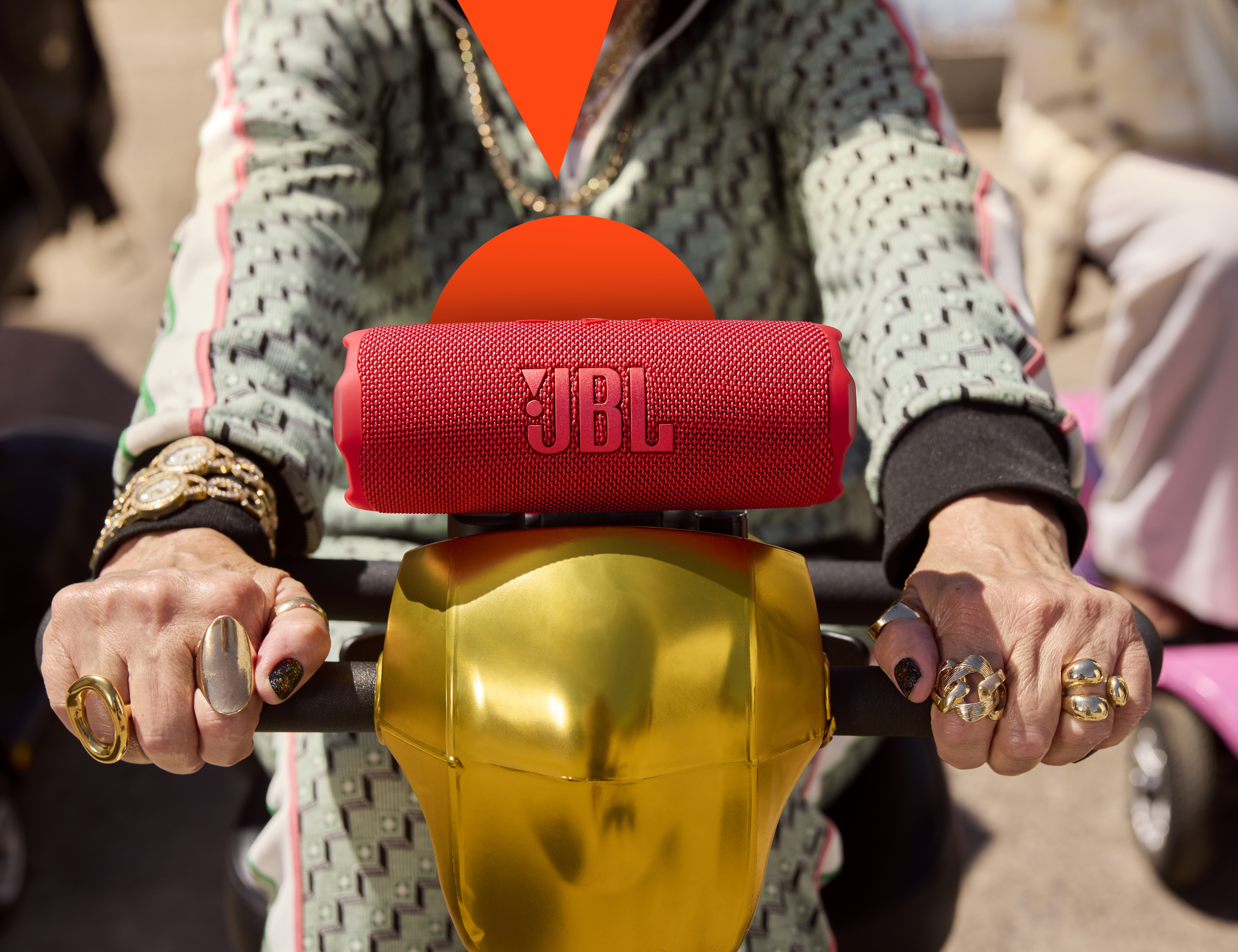JBL办路演活动:JBL Tour One M3 Smart Tx 头戴式耳机、便携式音响等新品亮相!大马售价RM129起 13 03.JBL Flip 7 Lifestyle 2