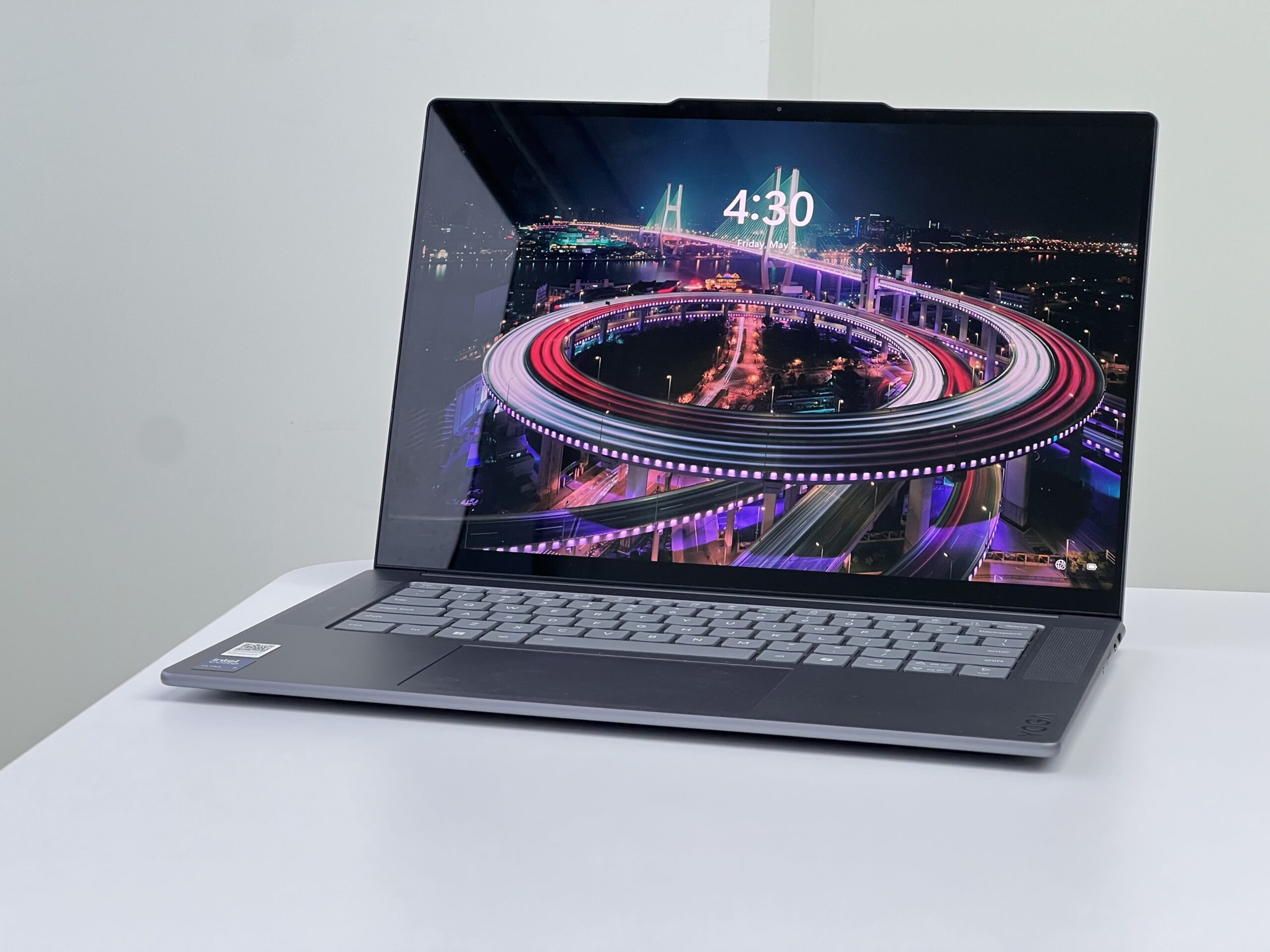 Lenovo Yoga Slim 7i Aura Edition体验:轻薄、续航、内存容量管饱的高端办公本体验! 5 IMG 1977 scaled