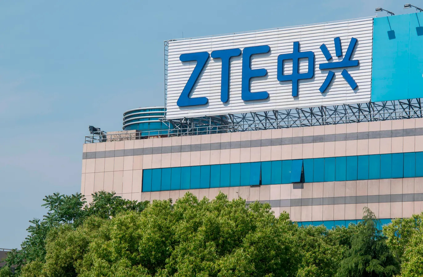 ZTE 携登场 MWC 2025 创新成果亮相大马!展示 5G-A 技术实现超低延迟+高可靠性4K AR直播等! 3 0x0 1