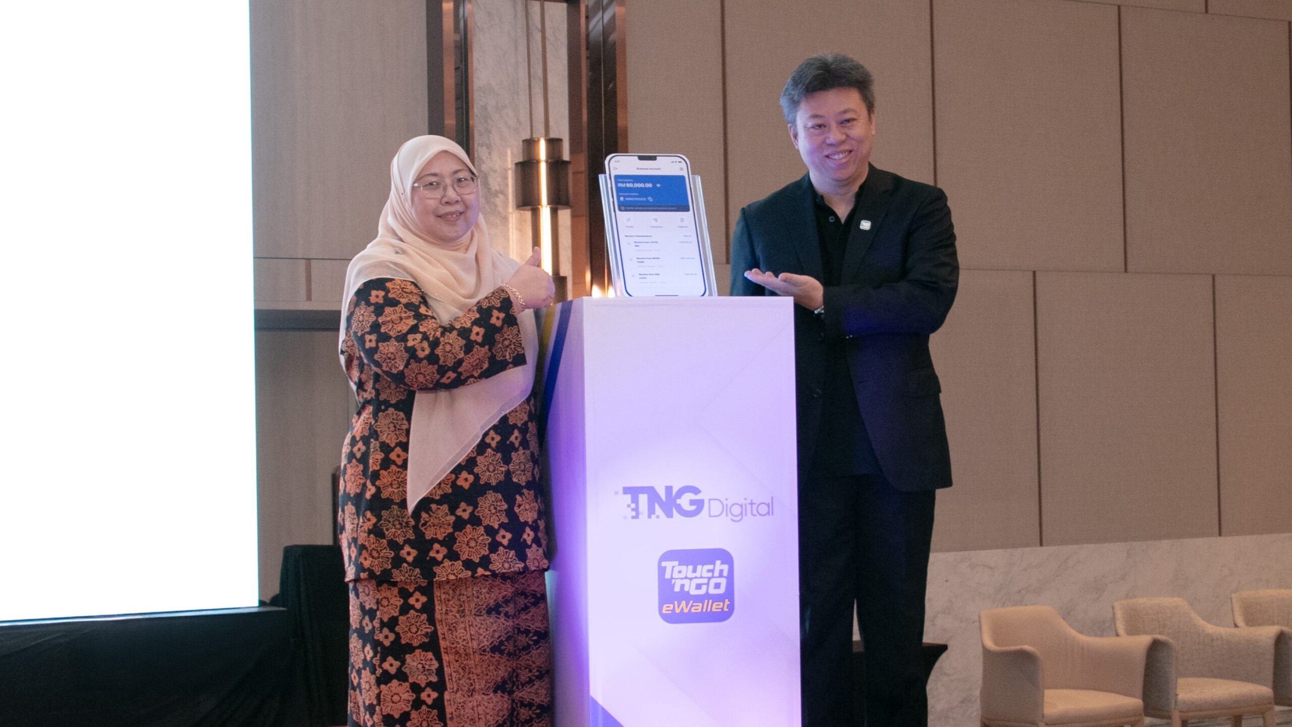 TNG Digital 推出 Business Account 商用账户新服务!零门槛申请、实时收到生意收入,助力小企业现金流稳定性! 2 2 11 scaled