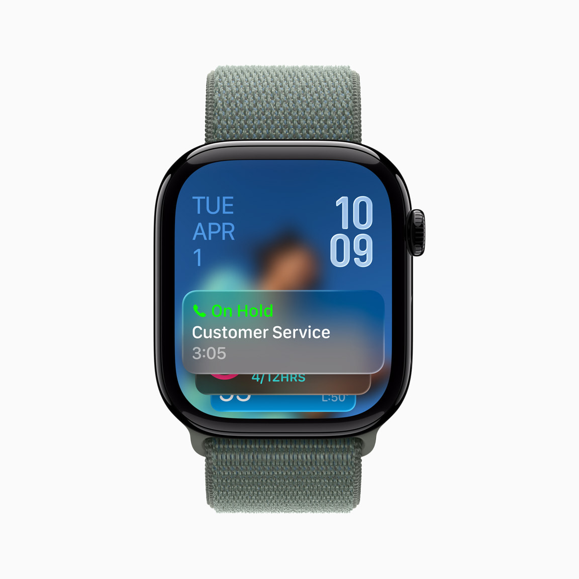 watchOS 26发布:Liquid Glass设计、Workout Buddy助练、手腕轻甩关通知、Notes App加入! 13 Apple WWDC25 watchOS 26 Phone app Hold Assist 250609 inline 1.jpg.medium 2x 1