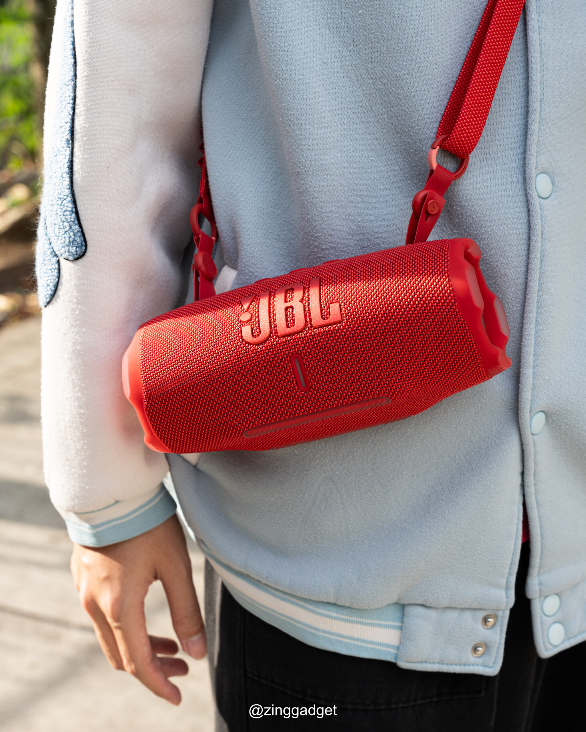 JBL Charge 6 体验:户外派对实用音响,有充电宝功能+Type-C接口,低音表现依旧带劲! 9 DSC07415 scaled