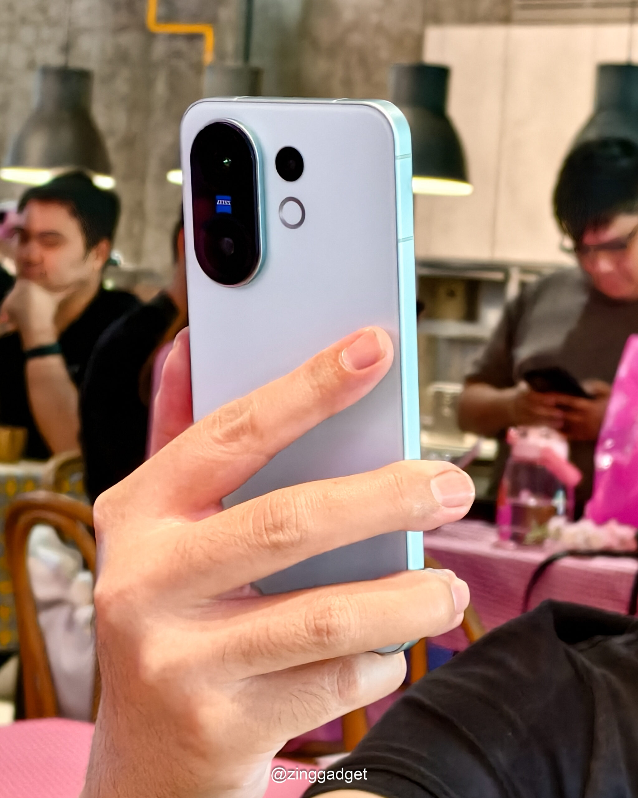 vivo X200 FE评测:小屏旗舰的强者!6500mAh+潜望式长焦镜头,只有6.3寸小巧机身! 10 IMG 20250611 145326 scaled