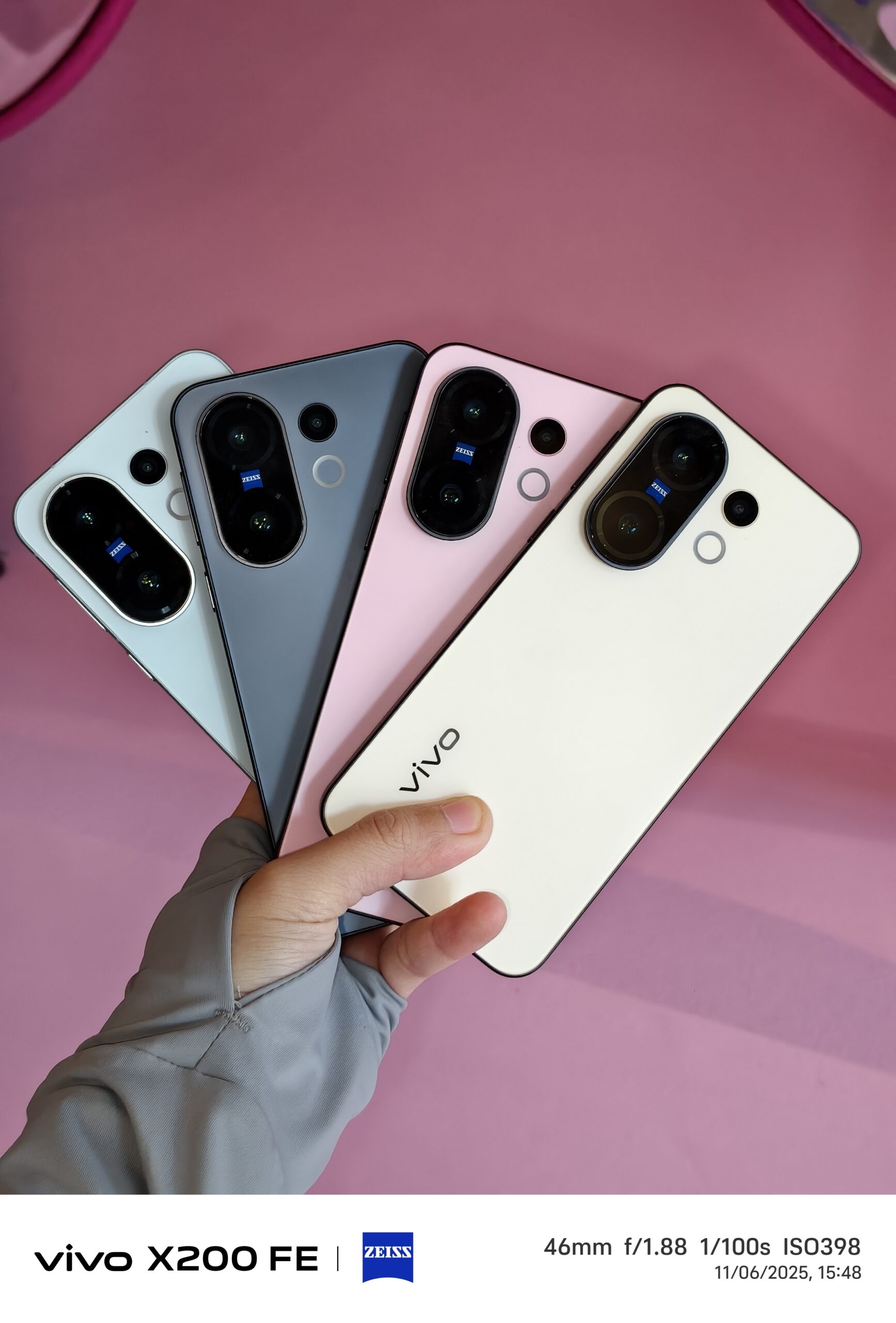 vivo X200 FE评测:小屏旗舰的强者!6500mAh+潜望式长焦镜头,只有6.3寸小巧机身! 3 IMG 20250611 154853 scaled