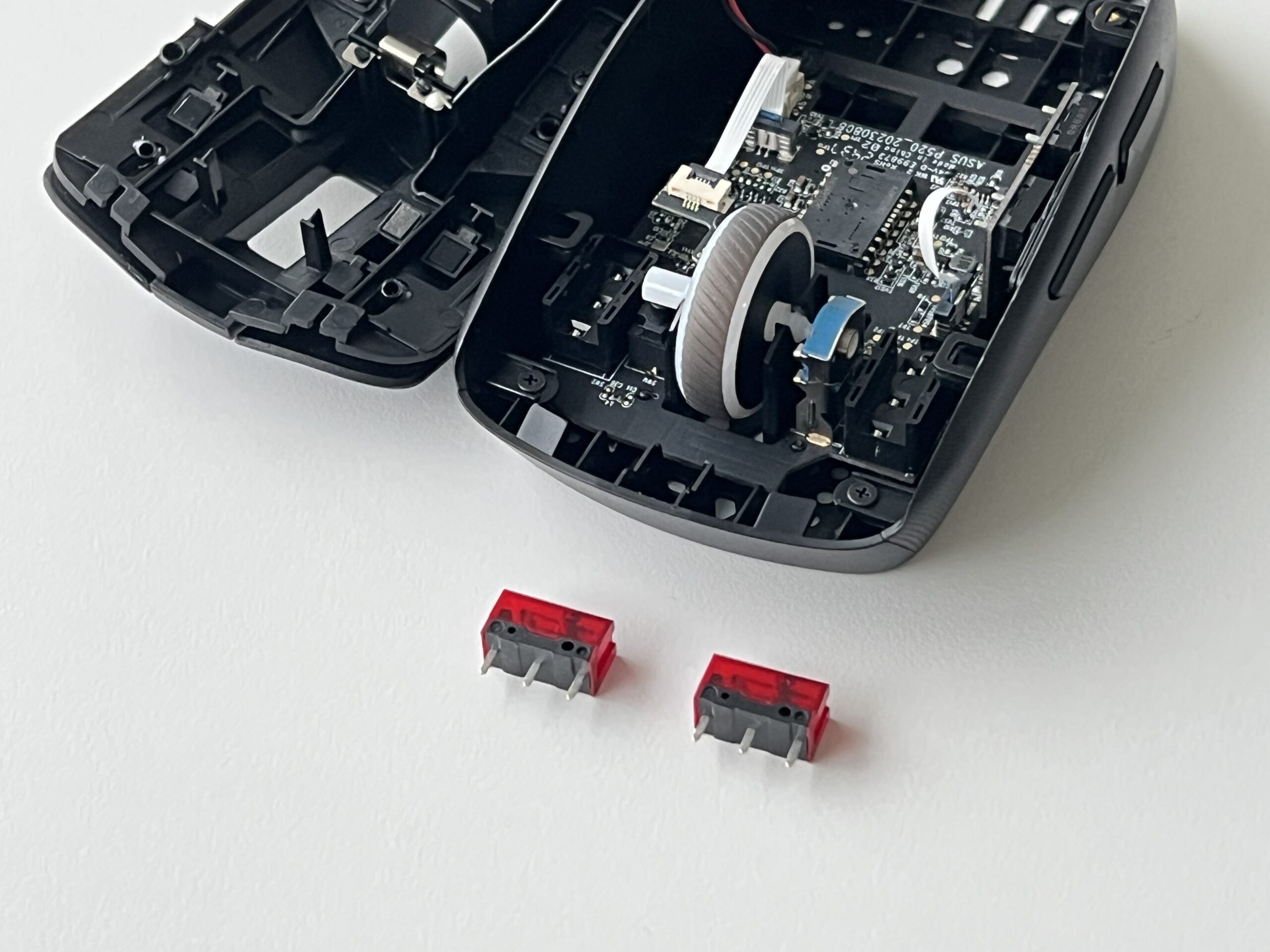 电竞滑鼠怎么挑?ROG Strix Impact III Wireless细节功能一次看:按键热插拔、36,000DPI随意调、电池还有这细节! 11 IMG 3109 scaled