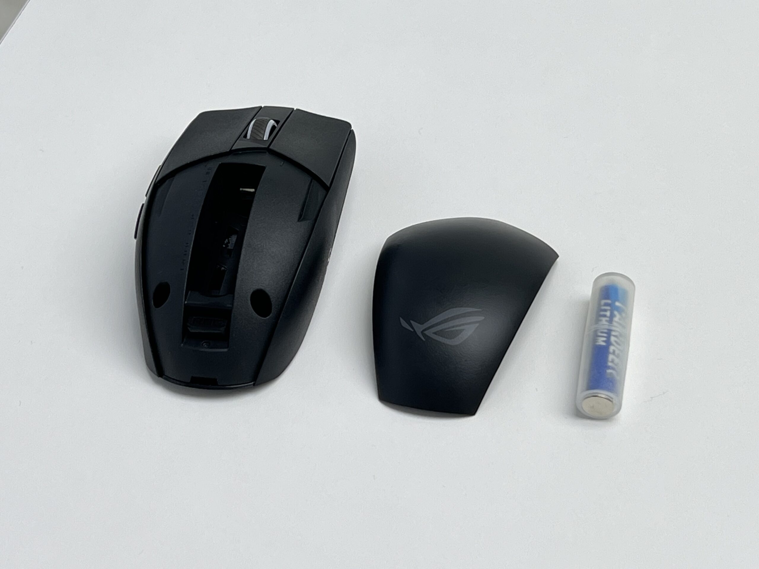 电竞滑鼠怎么挑?ROG Strix Impact III Wireless细节功能一次看:按键热插拔、36,000DPI随意调、电池还有这细节! 12 IMG 3123 scaled