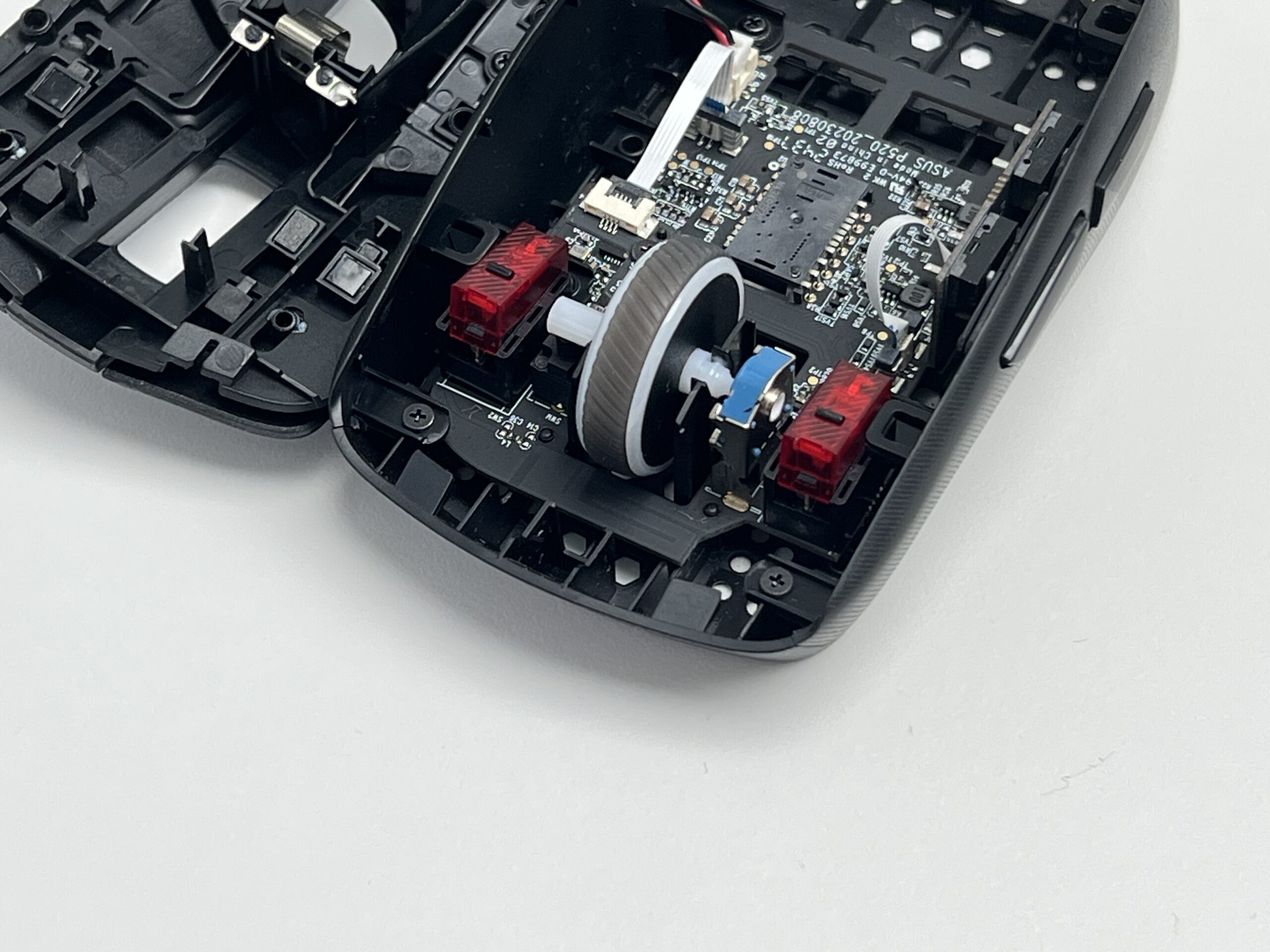 电竞滑鼠怎么挑?ROG Strix Impact III Wireless细节功能一次看:按键热插拔、36,000DPI随意调、电池还有这细节! 10 IMG 3125 scaled