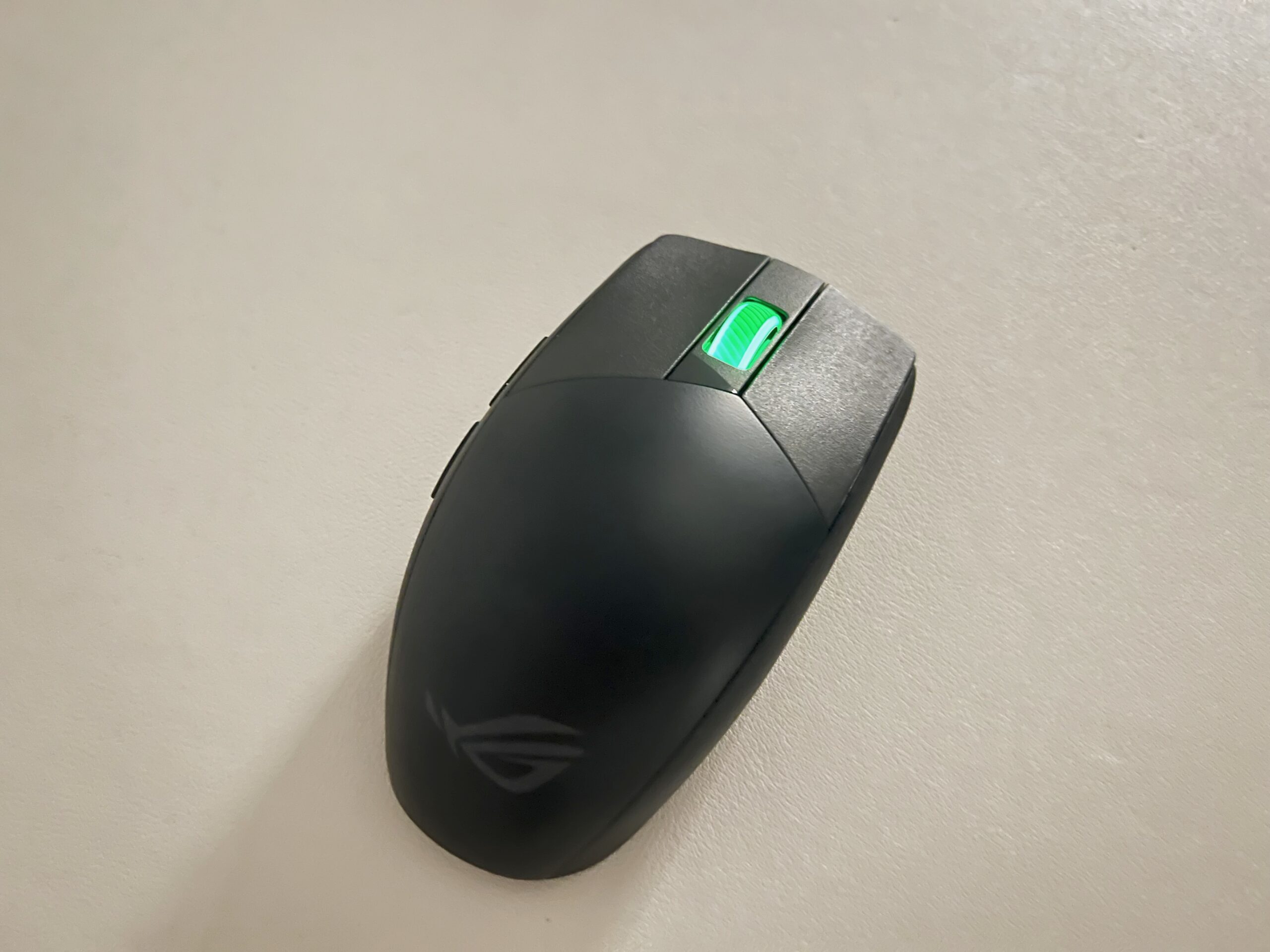 电竞滑鼠怎么挑?ROG Strix Impact III Wireless细节功能一次看:按键热插拔、36,000DPI随意调、电池还有这细节! 3 电竞滑鼠怎么挑?ROG Strix Impact III Wireless细节功能一次看:按键热插拔、36,000DPI随意调、电池还有这细节!