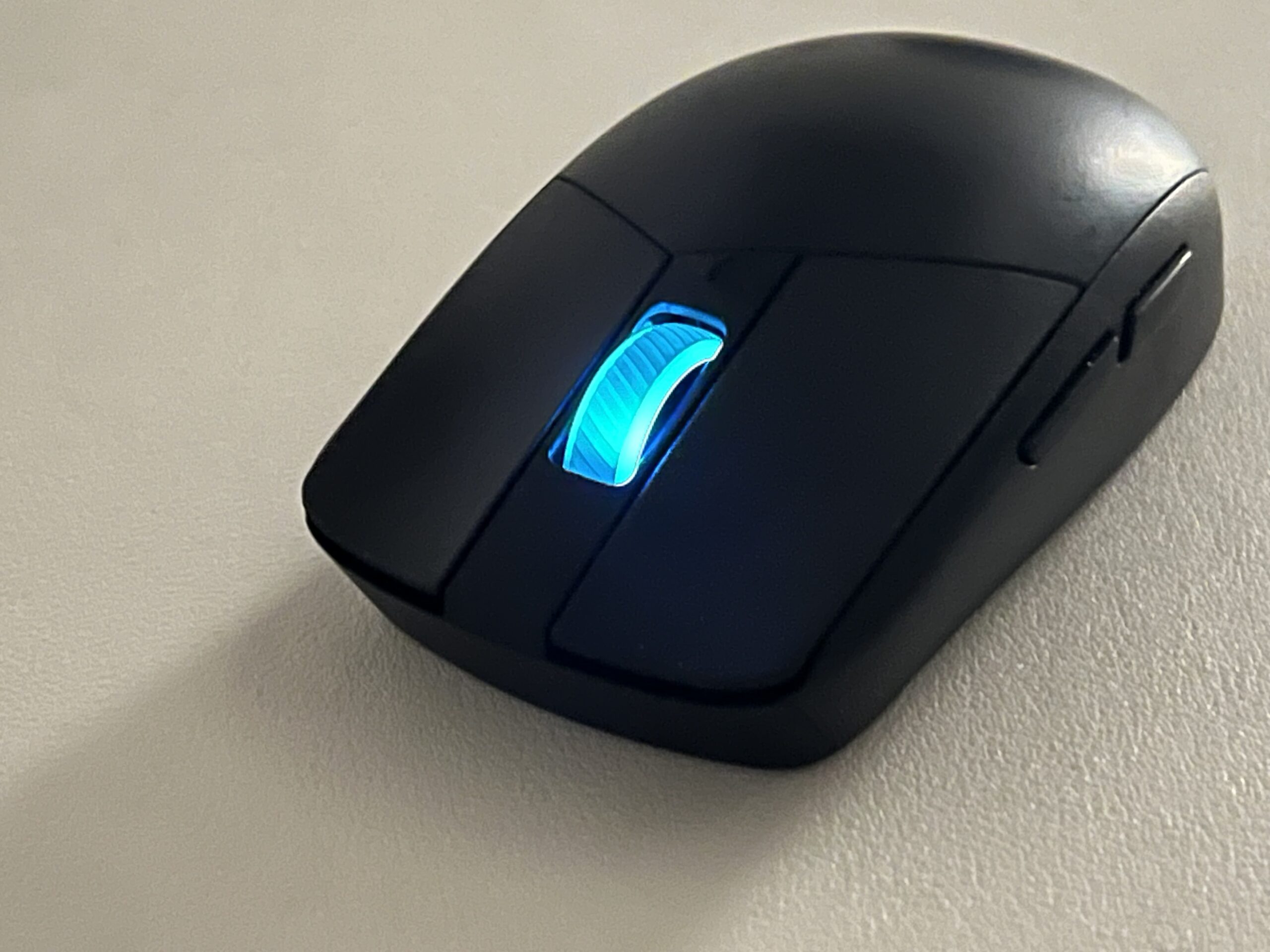 电竞滑鼠怎么挑?ROG Strix Impact III Wireless细节功能一次看:按键热插拔、36,000DPI随意调、电池还有这细节! 4 电竞滑鼠怎么挑?ROG Strix Impact III Wireless细节功能一次看:按键热插拔、36,000DPI随意调、电池还有这细节!