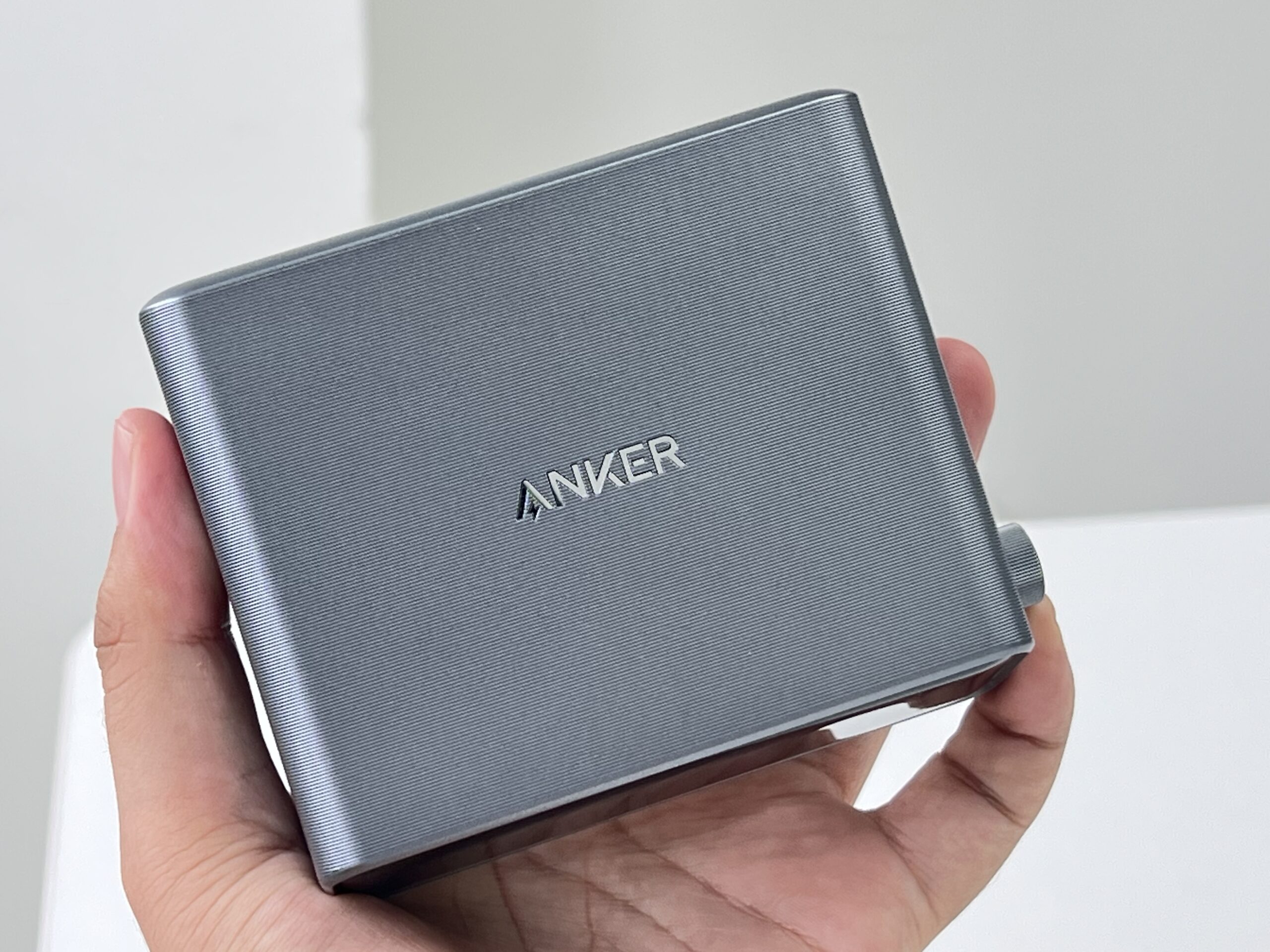 Anker双充电设备体验:大量解决充电需求、自带屏幕,还顺便帮你整理线材! 2 Anker双充电设备体验:大量解决充电需求、自带屏幕,还顺便帮你整理线材!
