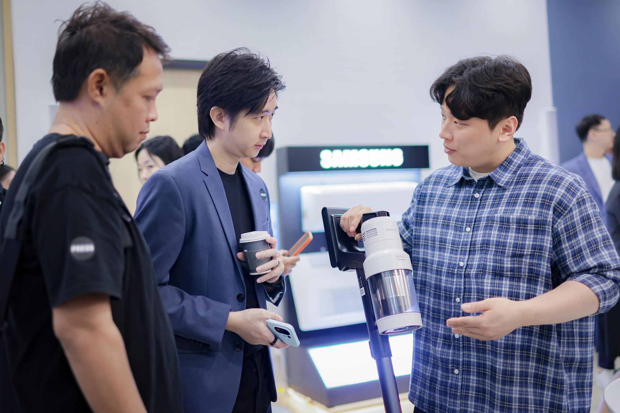 AI走进日常生活！Samsung家电全都用AI：帮你洗衣、烘干，随时调节冷气温度等！
