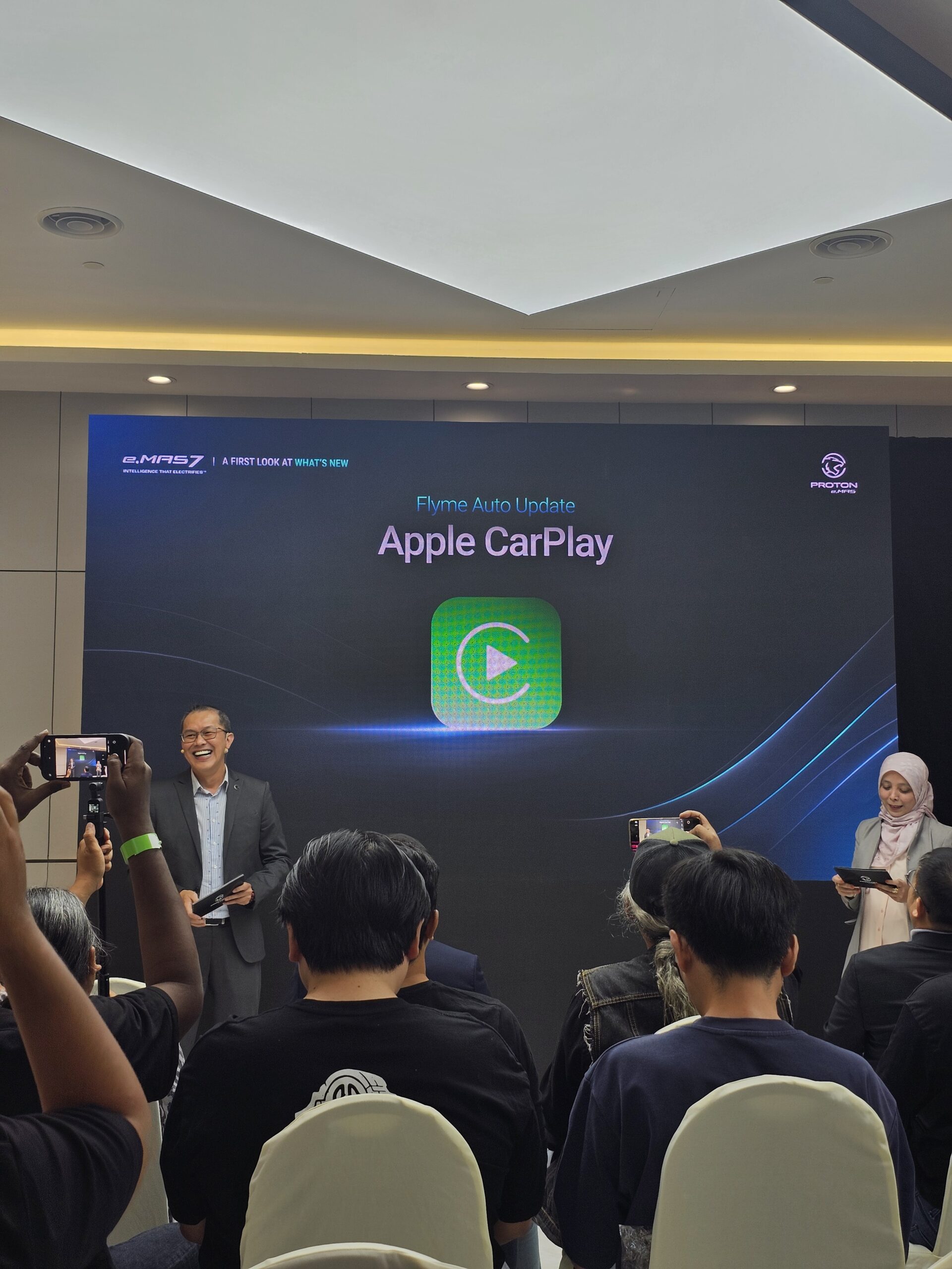 新版本Proton e.MAS 7登场!车载系统升级支持Apple Car Play、新增曜石黑车配色+雪晶白内饰! 10 20250702 150440 scaled