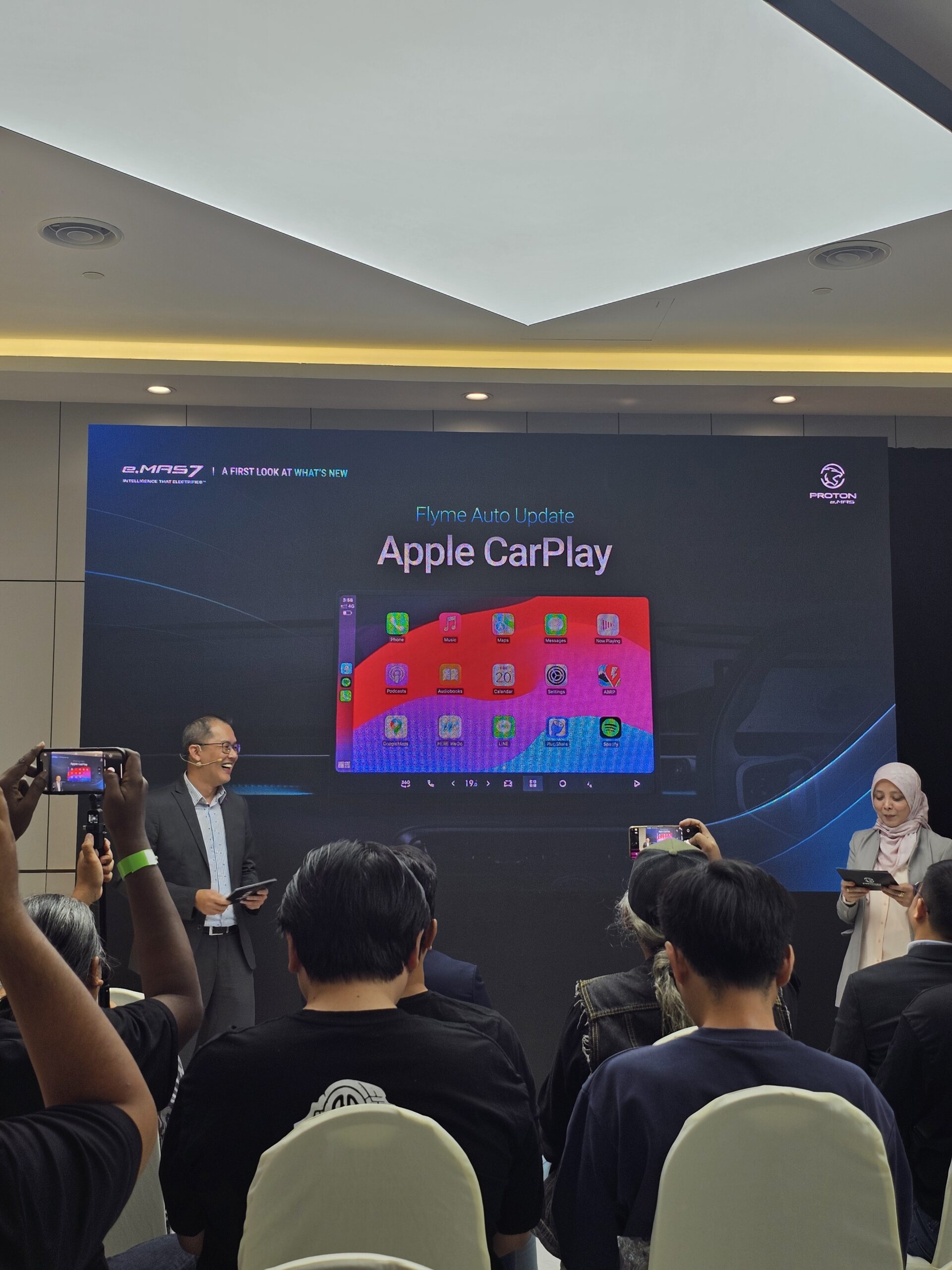 新版本Proton e.MAS 7登场!车载系统升级支持Apple Car Play、新增曜石黑车配色+雪晶白内饰! 11 20250702 150442 scaled