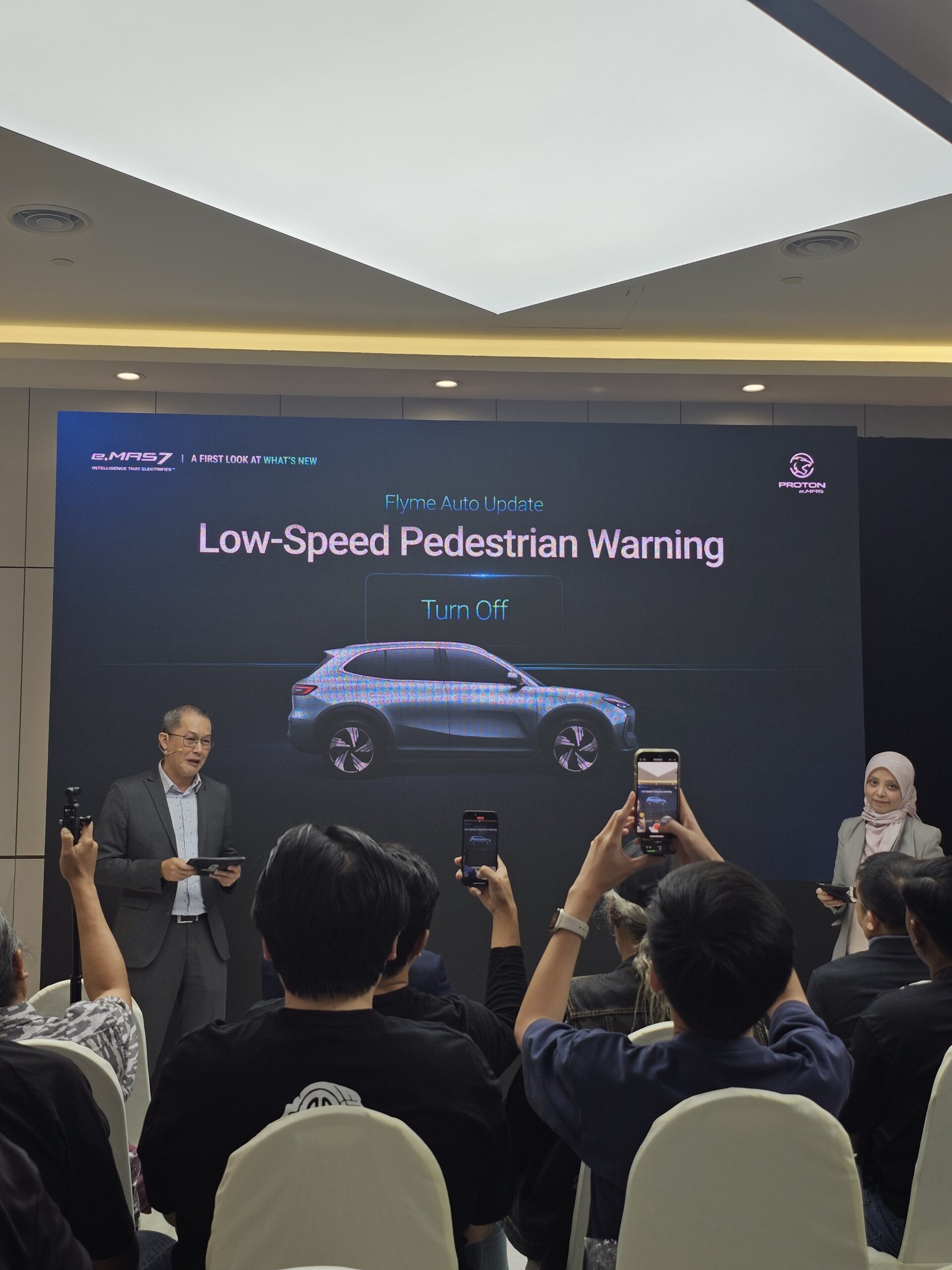 新版本Proton e.MAS 7登场!车载系统升级支持Apple Car Play、新增曜石黑车配色+雪晶白内饰! 18 20250702 150649 scaled
