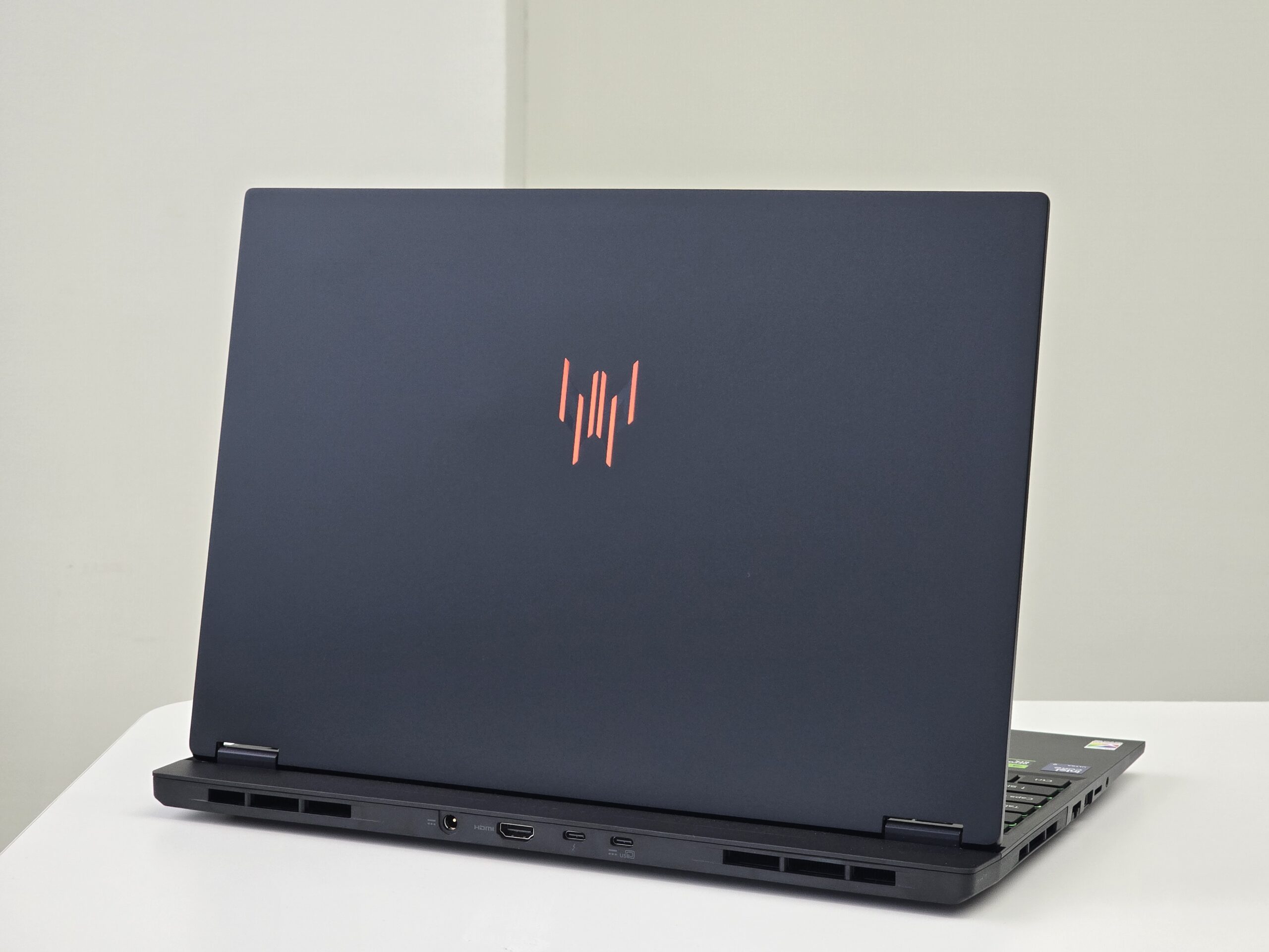 Predator Helios Neo 16S AI体验:RTX 5070 Ti、Intel Core Ultra 9 275HX,性能强大的游戏本! 1 20250707 170913 scaled