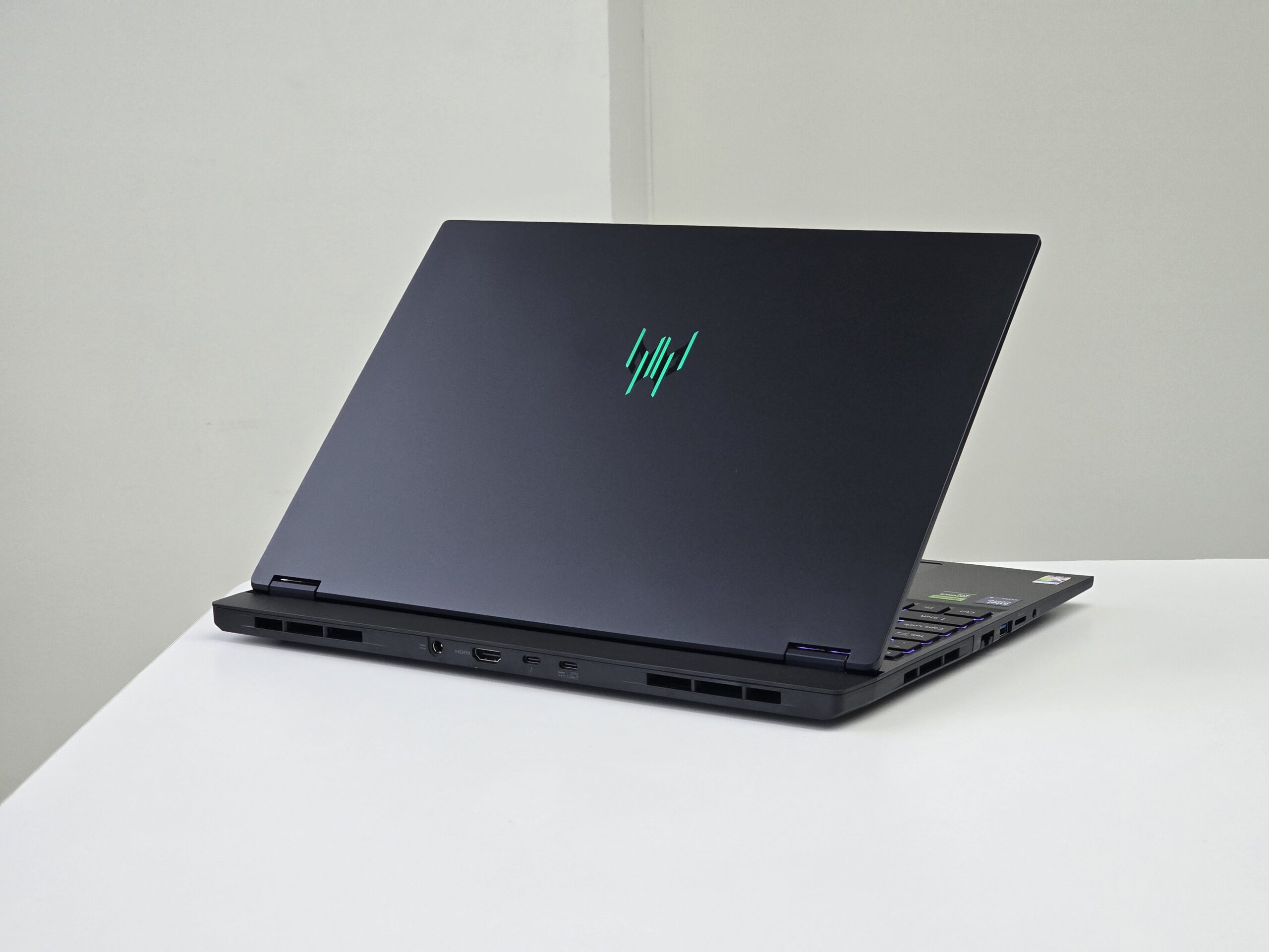 Predator Helios Neo 16S AI体验:RTX 5070 Ti、Intel Core Ultra 9 275HX,性能强大的游戏本! 3 20250707 173028 scaled