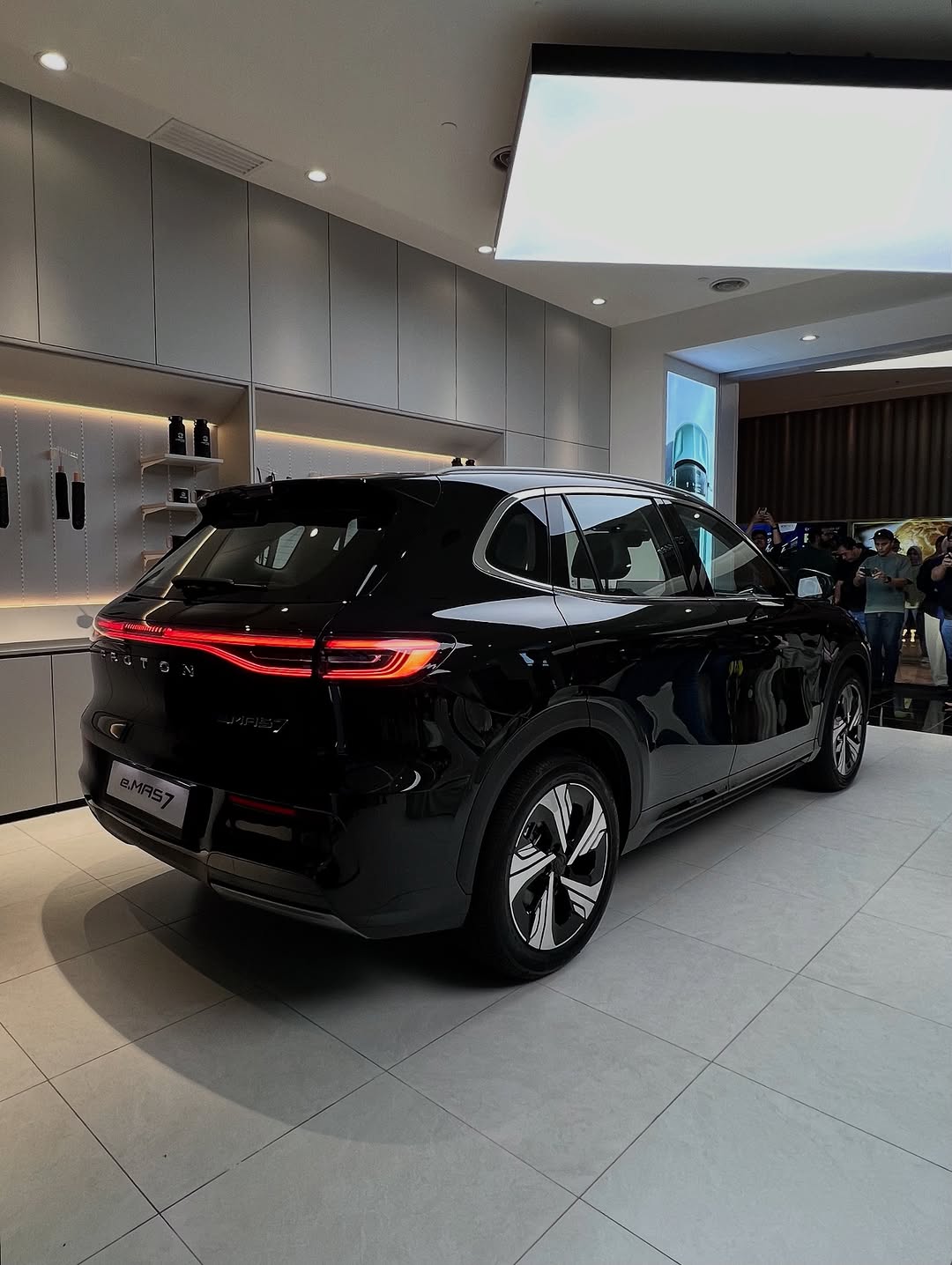 新版本Proton e.MAS 7登场!车载系统升级支持Apple Car Play、新增曜石黑车配色+雪晶白内饰! 3 514899636 17882383713340654 829232790708022039 n