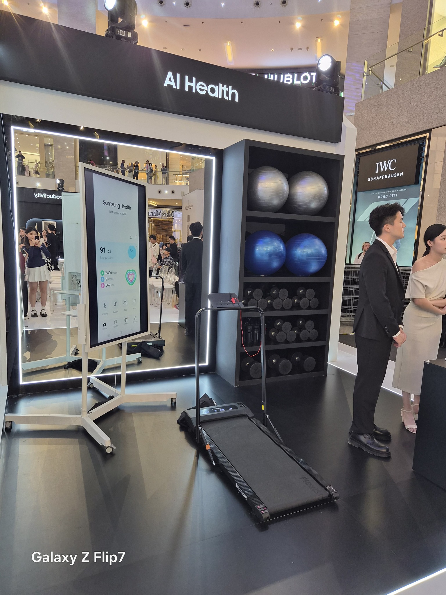 Samsung在Pavilion KL举办路演!可上手体验Galaxy Z Fold7 | Flip7,预购还送好礼! 9 518949912 1146941804134115 3361707904026696907 n