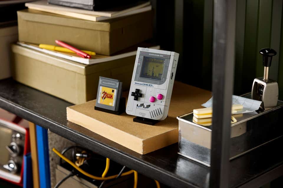 乐高推出Lego Game Boy！1:1还原大小、按键，还有卡带……就是没得玩游戏