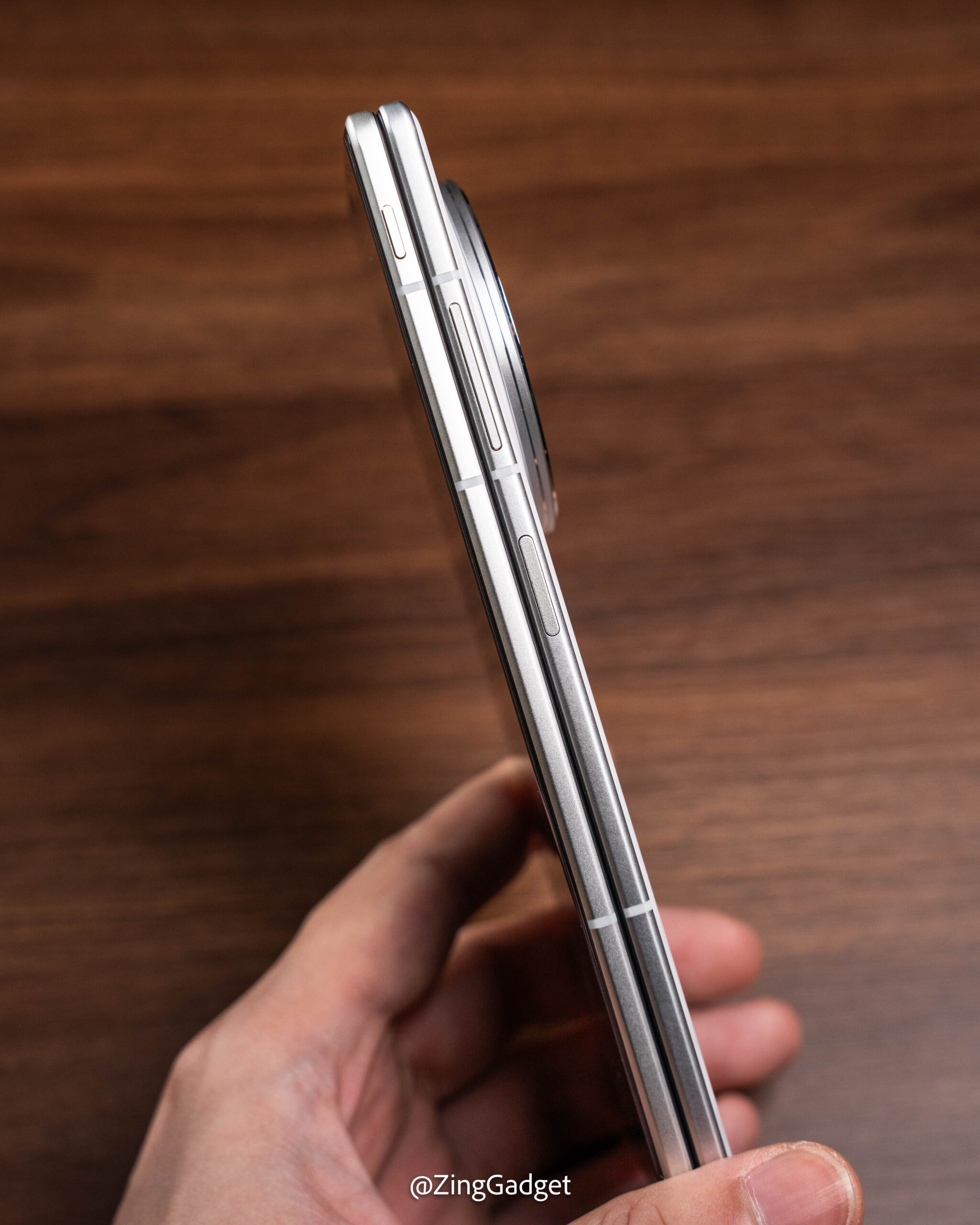 vivo X Fold5评测:轻薄、续航出色,工作台功能非常适合大忙人! 4 DSC08330 scaled