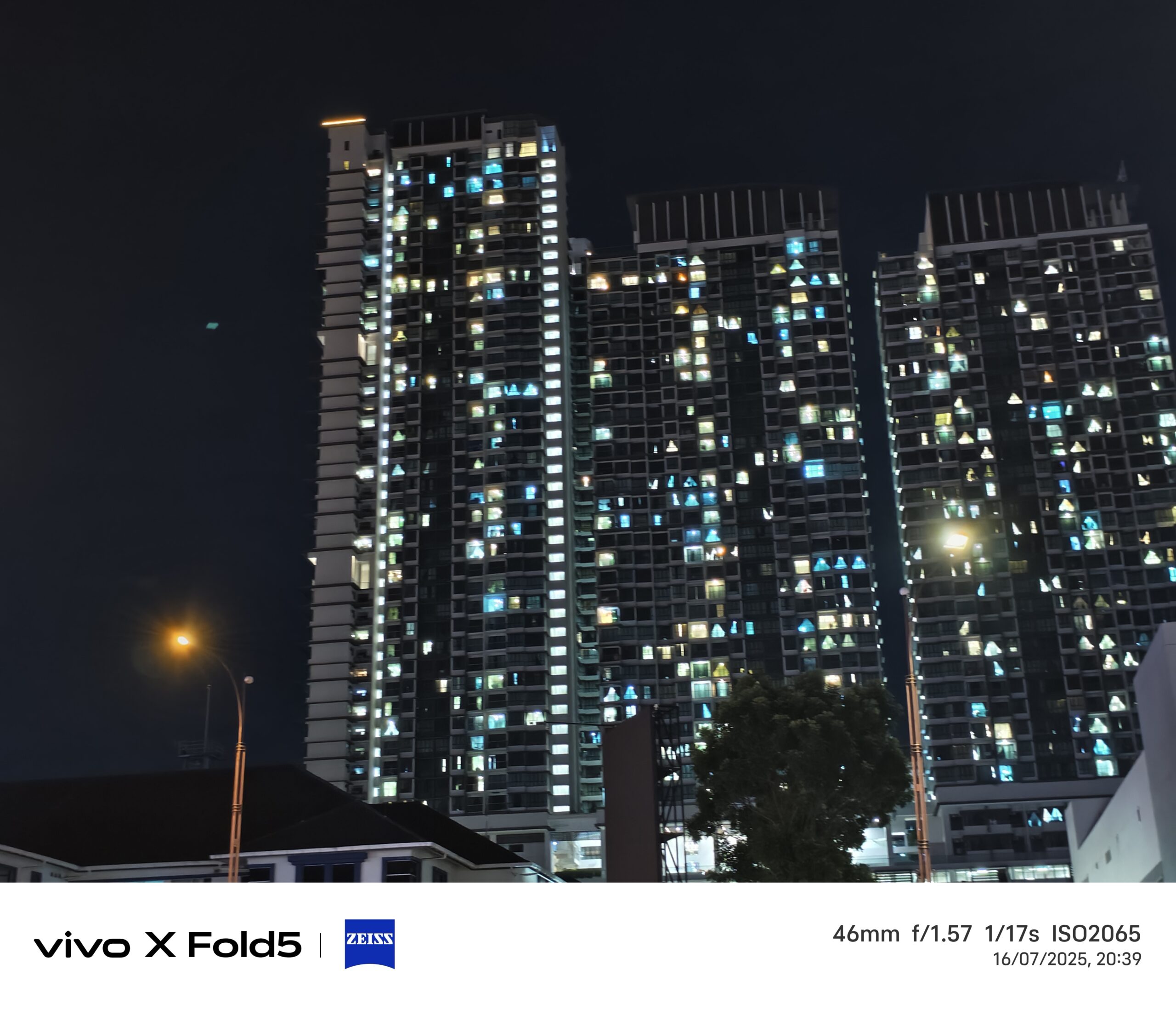 vivo X Fold5评测:轻薄、续航出色,工作台功能非常适合大忙人! 19 IMG 20250716 203911 scaled