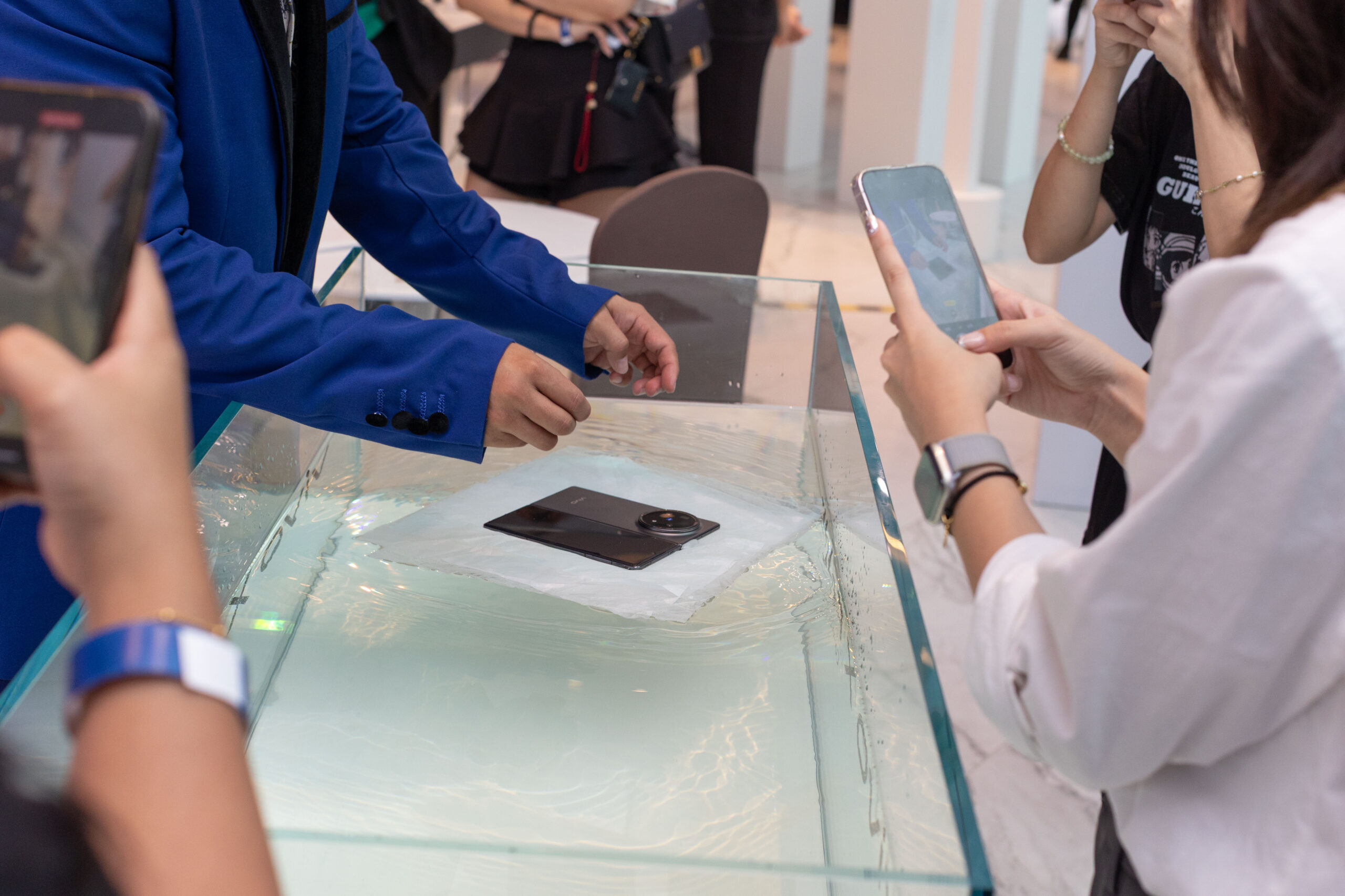 大马售价RM6,999!vivo X Fold5发布:展开4.3mm厚、6000mAh、后置50MP潜望长焦! 7 IMG 3821 1 scaled
