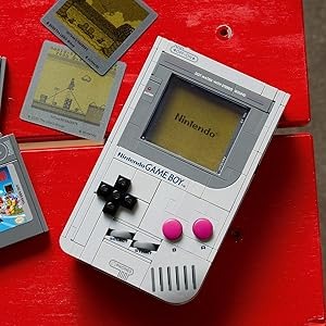 乐高推出Lego Game Boy！1:1还原大小、按键，还有卡带……就是没得玩游戏