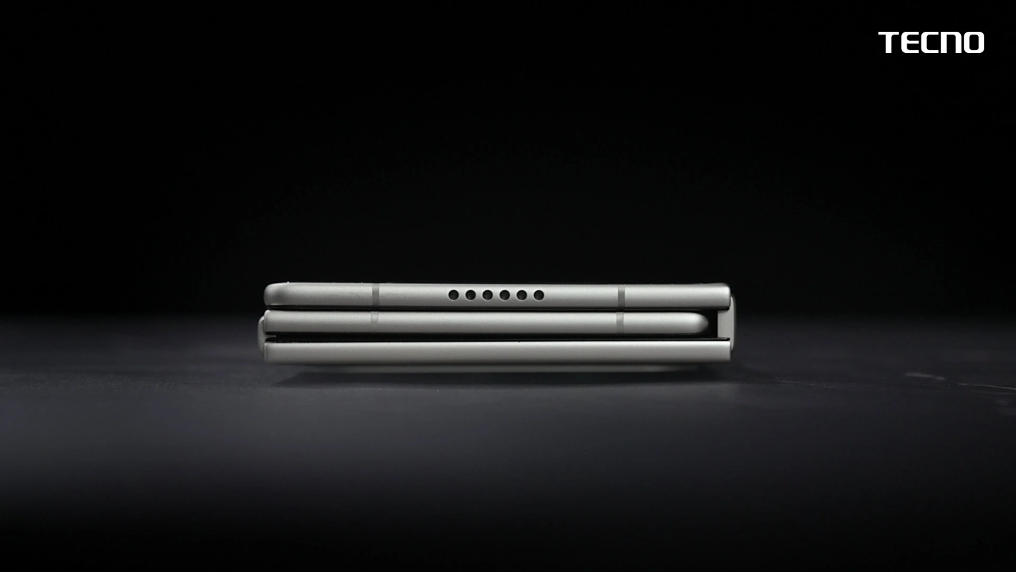 TECNO发布首款三折叠概念机!号称全球最薄,折叠只有11.49mm;展开3.49mm! 2 f748dd21 f121 4e28 b0b6 8ec97b79339c